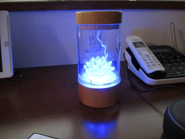 香りと煙の動きが光とコラボ